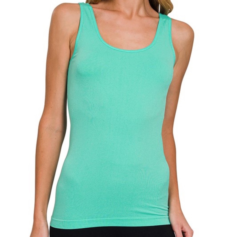 121. Mint 2-Way (U & V-Neck) Seamless Tank NWT